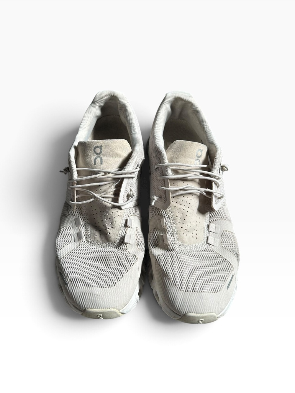 On Cloud 5 Pearl White Running Shoes Womens 7.5 Swiss Engineered Sneakers